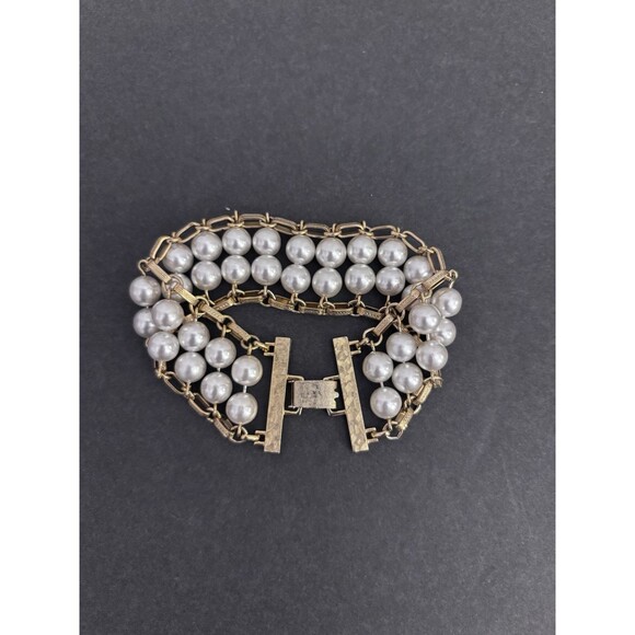 Sarah Coventry Jewelry - Sarah Coventry Faux Pearl Bracelet